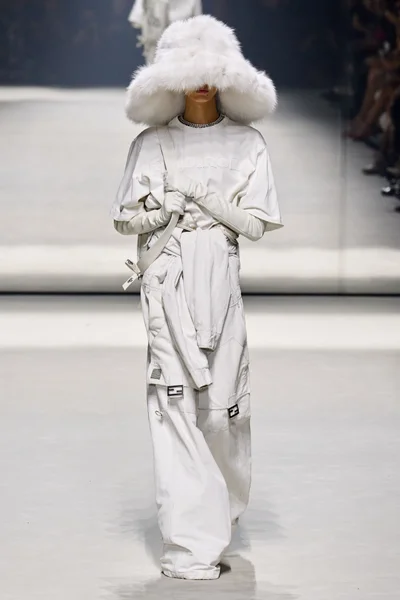 Look 50